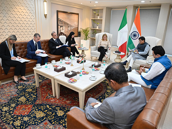 Piyush Goyal with Maria Tripodi, Undersecretary of State for Foreign Affairs and International Cooperation of Italy (Photo/X@PiyushGoyal) 