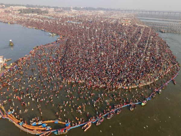Devotees during the Maha Kumbh (Pic/@myogioffice)