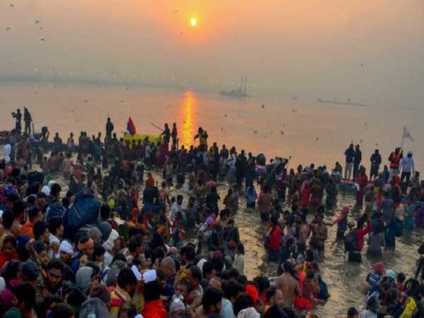 Devotees take holy dip in Maha Kumbh (Photo/ANI)
