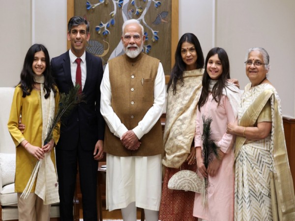 Prime Minister Narendra Modi with former UK PM Rishi Sunak and his family (Photo/@narendramodi)