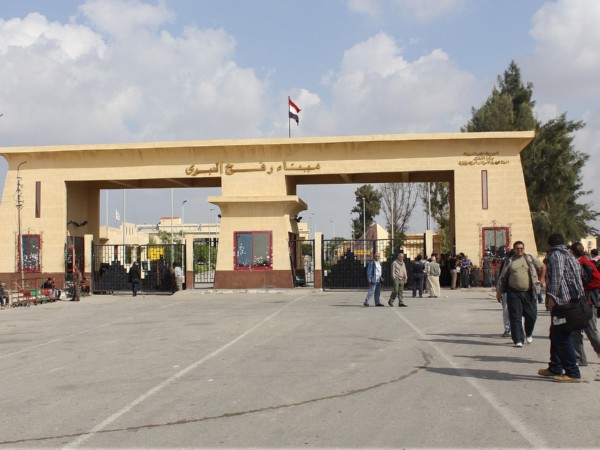 Five heavy equipment vehicles enter Gaza Strip through Rafah Crossing (Photo/WAM)