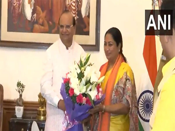 CM-elect Rekha Gupta with Delhi LG Vinai Kumar Saxena (Photo/ANI)