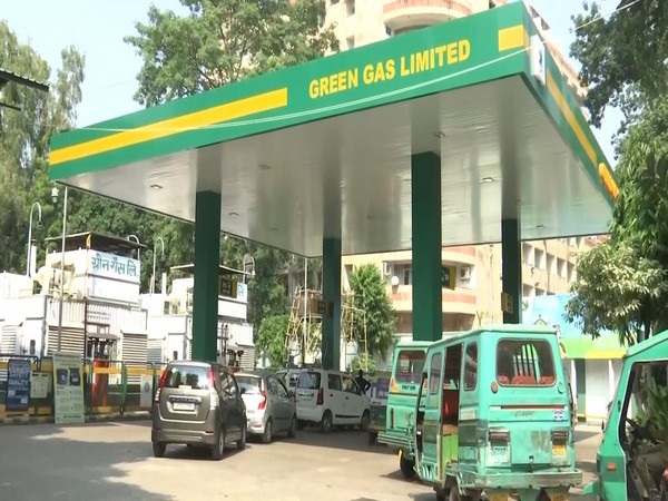 Vehicle in queue at a CNG filling station