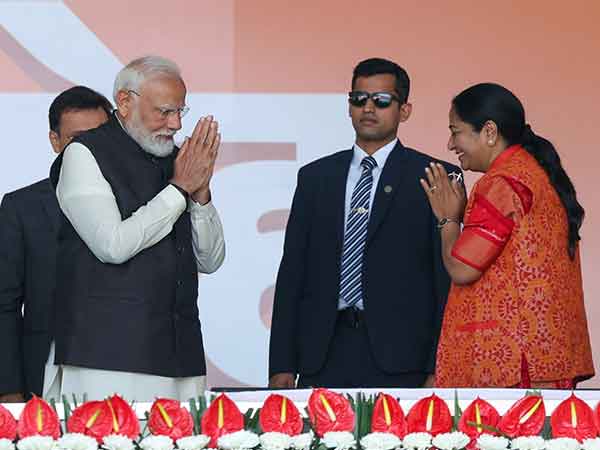 Prime Minister Narendra Modi with New Delhi Chief Minister (Photo/@narendramodi)