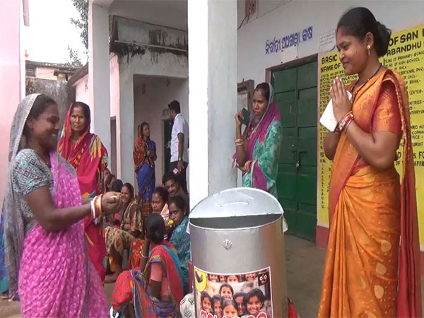 Locals donating rice to 'donation rice drum' for helpless, orphan & needy (Photo/ANI)