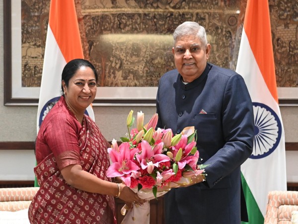 Newly appointed Delhi CM Rekha Gupta with Vice-President Jagdeep Dhankhar. (Photo/@VPIndia)