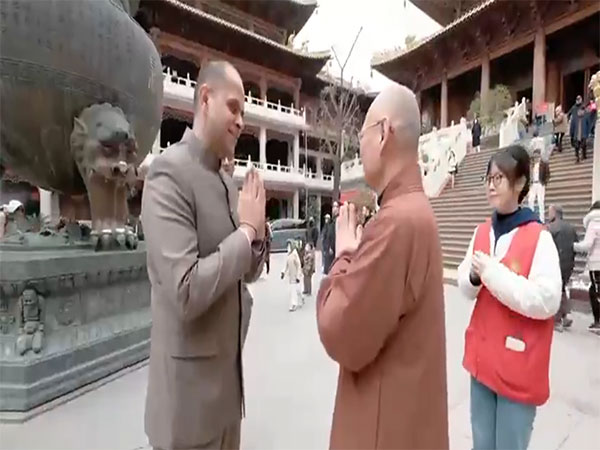 Pratik Mathur visits Jing'an Temple (Photo/x@IndiaInShanghai)