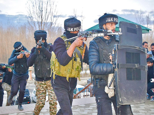 Police in action (Photo Source: J&k Police)