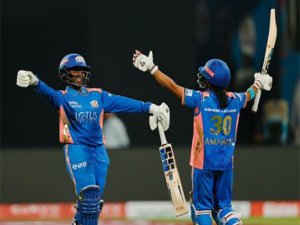 Amanjot Kaur and G Kamalini (Photo: @mipaltan/X) 