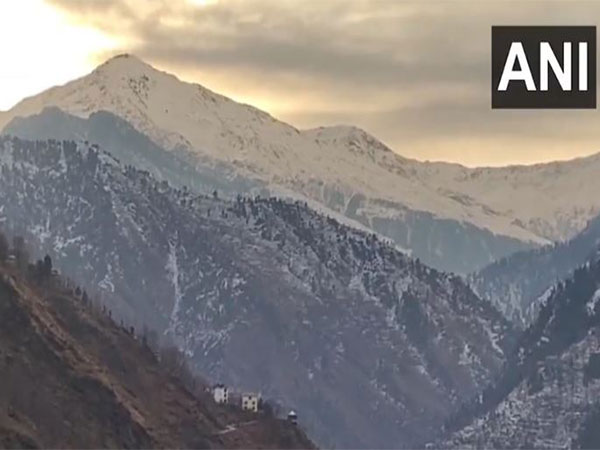  Fresh snowfall in Bhalessa of Doda district covers the landscape with scenic beauty. (Photo/ANI)