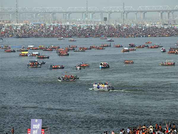 Devotees embark on boat rides to take a dip at Triveni Sangam during the ongoing 'MahaKumbh Mela (Photo/ANI)