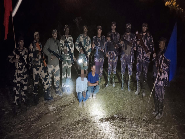 Apprehend Bangladeshi nationals in BSF custody (Photo/BSF)