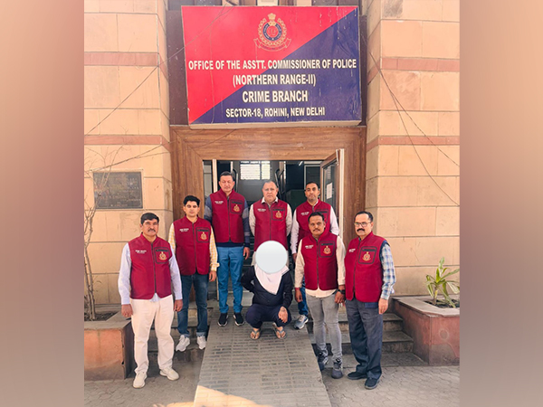 Delhi police team apprehends Baba safidon gang member. (Photo/Delhi Police)