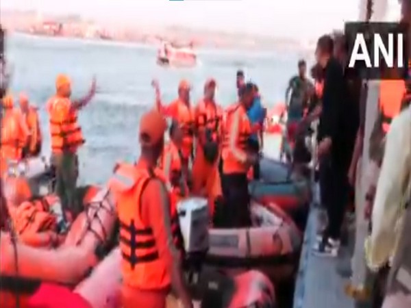 15 passengers rescued after boat capsizes in Prayagraj (Photo: ANI)