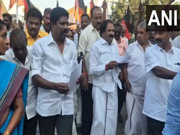  DMK cadres stage protest in Tiruchirappalli (Photo/ANI)