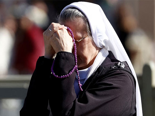 A nun prays at Saint Peter's Square while Pope Francis is hospitalized at the Vatican (Image/Reuters)