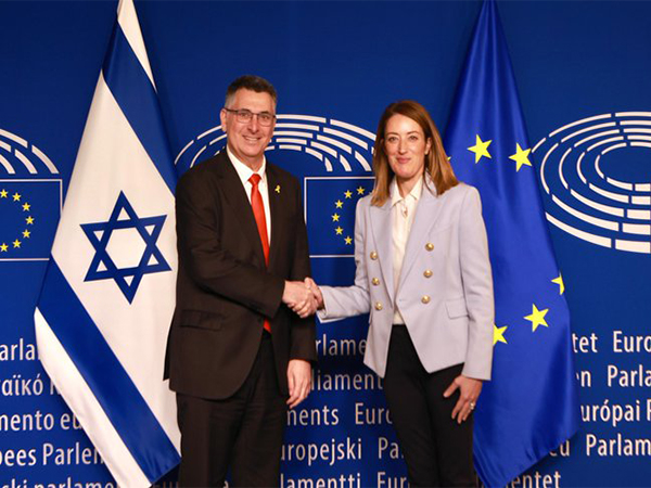 Israel Foreign Minister Gideon Sa’ar with Roberta MetsolaPresident of the European Parliament (Image: X@gidonsaar)