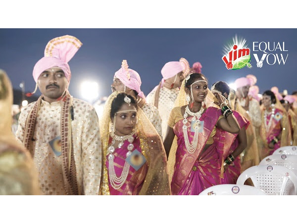 Couples participating in a mass wedding at Yavatmal in Maharashtra take an #EqualVow