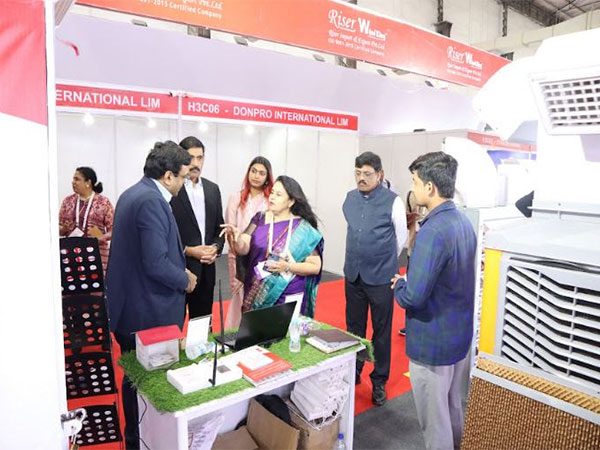 GTTES event attended and interacted with few exhibitors by IAS Kailash Shinde - Municipal Commisioner, Textile Commisioner Roop Rashi Mahapatra & Director Tapan Raut Market Research Textile committee.