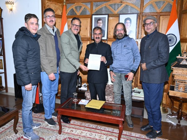 A delegation of the State Association of Medical and Dental Teachers calls on Himachal CM Sukhvinder Singh Sukhu (Photo/Himachal CMO)