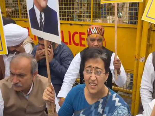 Delhi Assembly LoP and AAP leader Atishi protests (Photo/ANI)