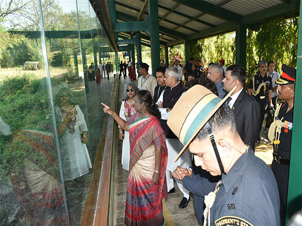 Presudent Droupadi Murmu visits Sardar Sarovar Dam and jungle safari (Photo: Gujarat CMO)