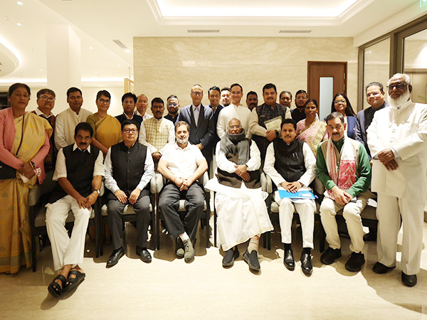 Congress chief Mallikarjun Kharge, MP Rahul Gandhi with party leaders (Photo/ANI)