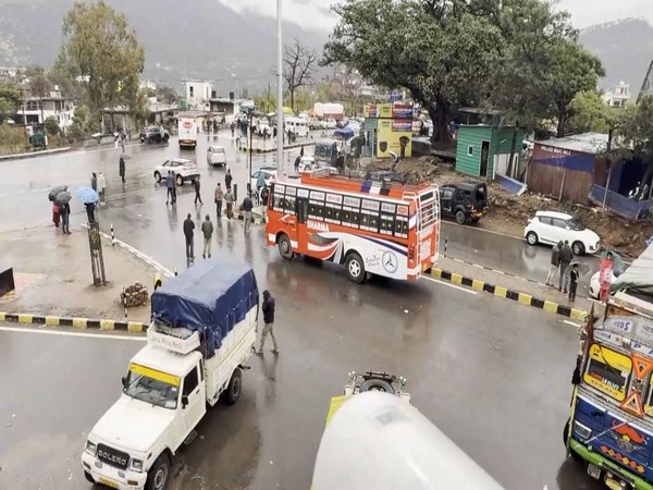 Vehicles movements halted due to closure of Jammu-Srinagar National Highway (Photo/ANI)