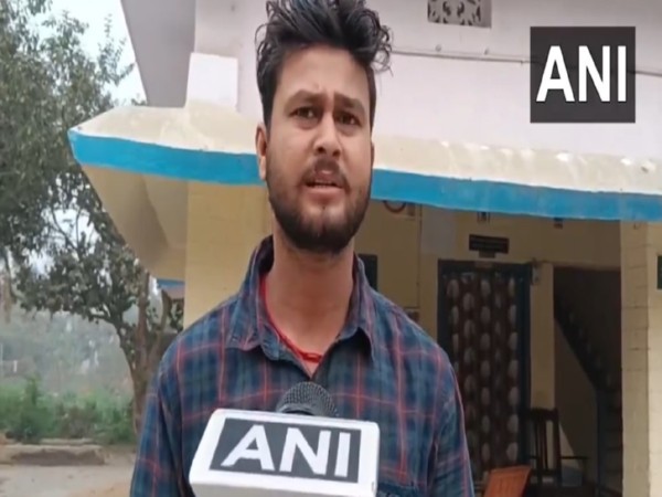 A local resident from Muzaffarpur sharing his experience (Photo/ANI)