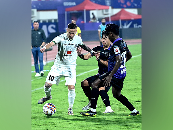 Players in action during the match (Photo: ISL) 