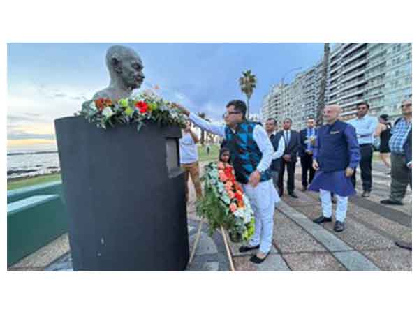 Pabitra Margherita pays floral tribute to Mahatma Gandhi (Image: X@PmargheritaBJP)