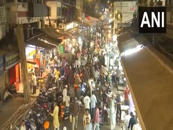 Markets decked up as holy month of Ramzan begins today (Photo/ANI)