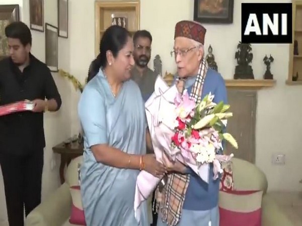 Delhi Chief Minister Rekha Gupta with  Murli Manohar Joshi (Photo/ ANI)