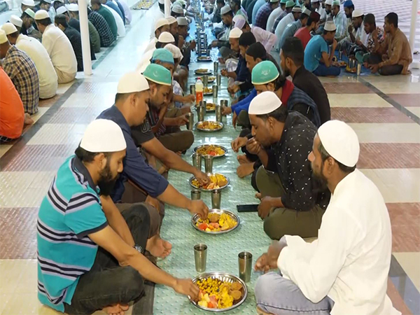 People breaking their fast in Bhubaneswar's Jama Masjid (Photo/ANI)