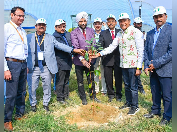 Dr. Dinesh Shahra Celebrates Green Gold Day at HBTU, Spreading the Message of Sustainability & Giving Back