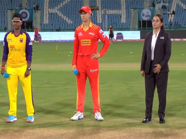 UPW captain Deepti Sharma and GG skipper Ash Gardner (Photo: @wplt20/X) 