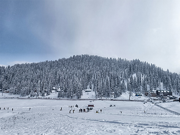 Tourists enjoy at a ski resort in Gulmarg in upper reaches of Jammu and Kashmir (File Photo/ANI)