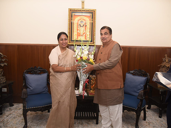 Delhi Chief Minister Rekha Gupta and Union Minister Nitin Gadkari (Photo/ Nitin Gadkari office)