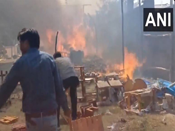 Fire breaks out at handicraft fair in West Bengal's Asansol (Photo/ANI)