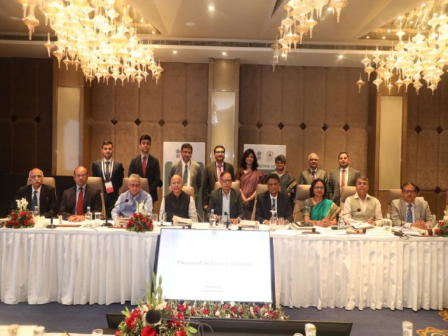 CAG, 16 वां वित्त आयोग सार्वजनिक वित्त पर परामर्श आयोजित करता है, स्थानीय निकायों के वित्तीय प्रबंधन पर जोर देता है