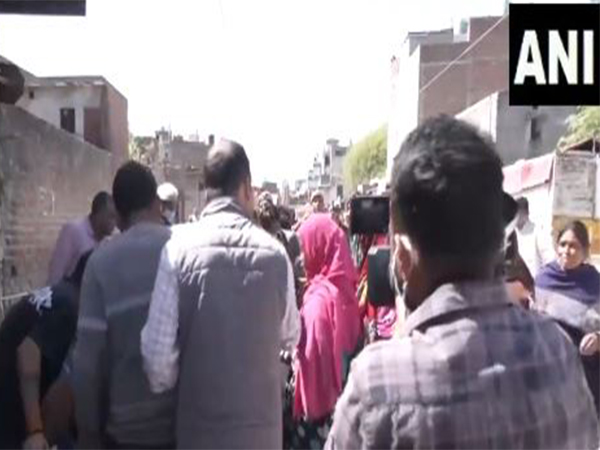 Delhi Police conduct verification drive to identify illegal Bangladeshi immigrants in Sangam Vihar  (Photo/ANI)