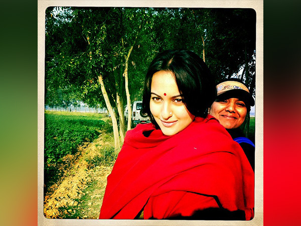 Sonakshi Sinha from the sets of 'Lootera' (Image source: Instagram/
