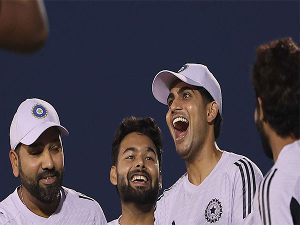 Shubman Gill with teammates (Photo: ICC)