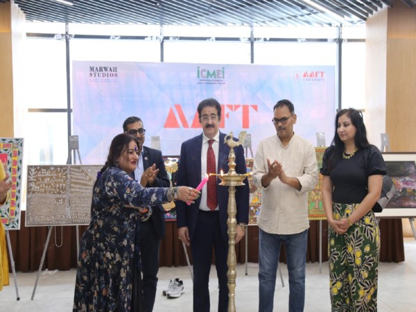 Art is to carve the emotions of the heart on the canvas - Kanchan Mehra