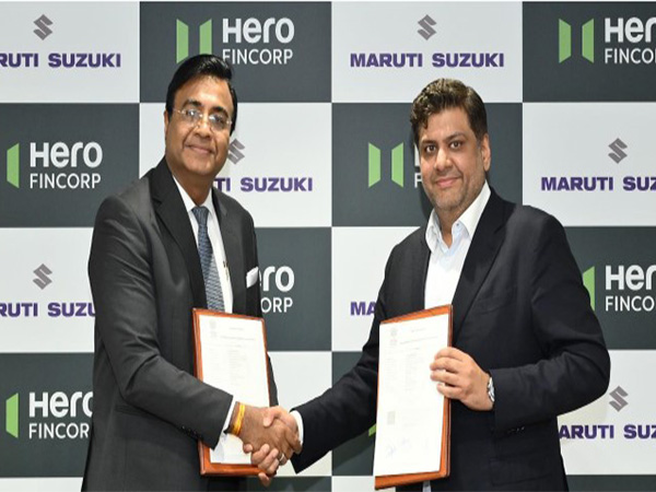 Partho Banerjee, SEO, Marketing & Sales, Maruti Suzuki India Limited, and Abhimanyu Munjal, MD & CEO, Hero FinCorp (Photo: Maruti Suzuki)