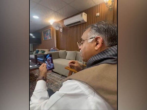 Tarun Chugh and Saina Nehwal (Photo: Office of Tarun Chugh)