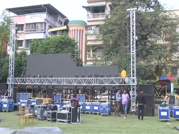  Siliguri Municipal Corporation has set up a giant screen (Photo/ANI)