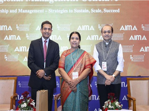 Dr Savan Godiawala, President, AMA Pratibhaben Jain, Ahmedabad Mayor and Rajiv Gandhi, AMA vice president