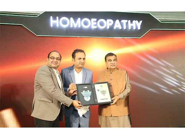 Nitin Gadkari graces ‘Honoring the Stars of Homoeopathy’ felicitation by Burnett Homeopathy Pvt. Ltd.