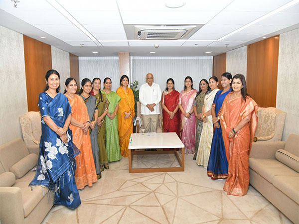 Gujarat CM Bhupendra Patel with women MLAs (Photo: Gujarat CMO)